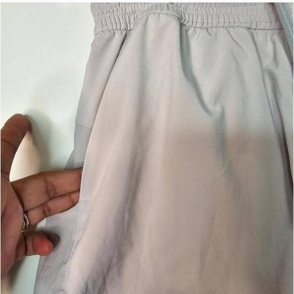 Lululemon Spring Break Away Short *4-way Stretch 3"
Light Chrome color Size 4 - Picture 7 of 15